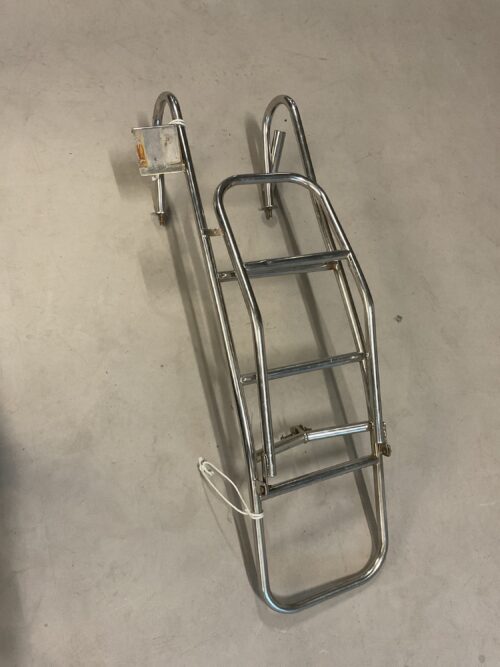 Badestige m/holder til flagg + lanterne